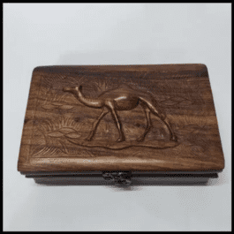 “Elegant Wooden Jewelry Box with Camel Design – Timeless Craftsmanship” 20 x 13cm