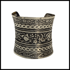 Elegant Cuff Bracelet – Timeless Style for Every Wrist (Copy)