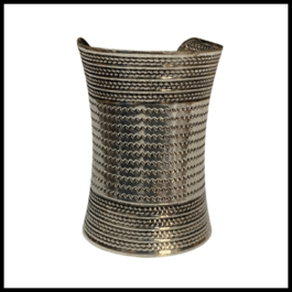 Elegant Cuff Bracelet – Timeless Style for Every Wrist